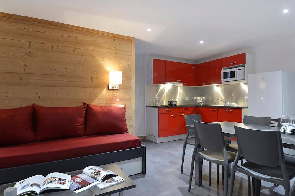 Entire apartment, Spacious renovated 3-room apartment for 8, pets allowed, balcony, 2 bathrooms in La Plagne, La Plagne-Tarentaise
