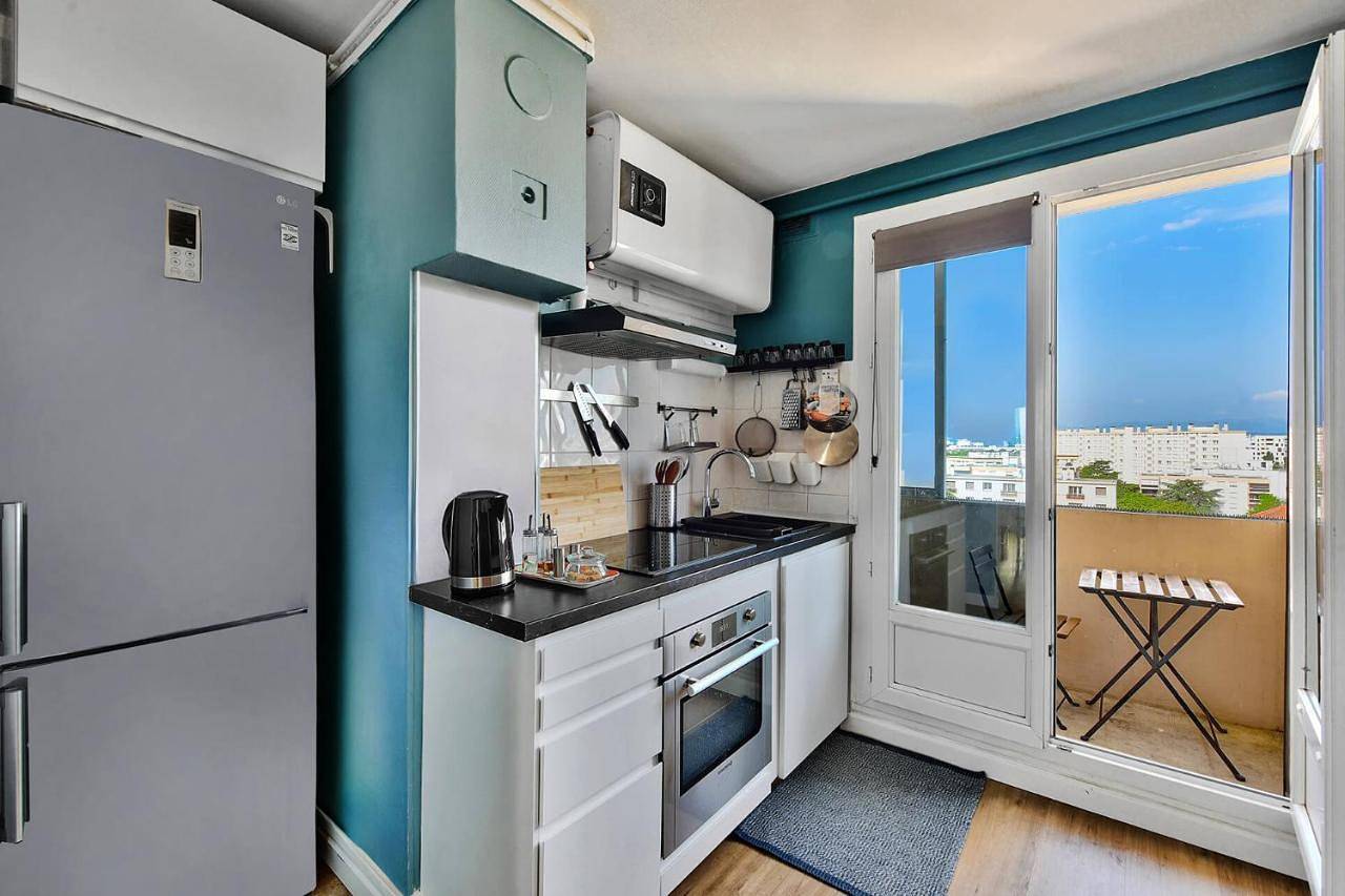 Appartement entier, Le Jules Guesde, Appart traversant, 3ch , parking, 2mn à pied métro D Parilly in Vénissieux, Lyon et ses environs