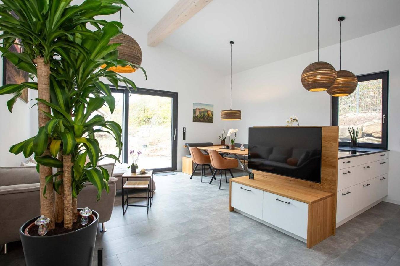 Ganze Wohnung, Apartment 'Omas Rhön-Garten' mit Bergblick, gemeinsamer Terrasse und Wlan in Poppenhausen, Rhön-Hessen