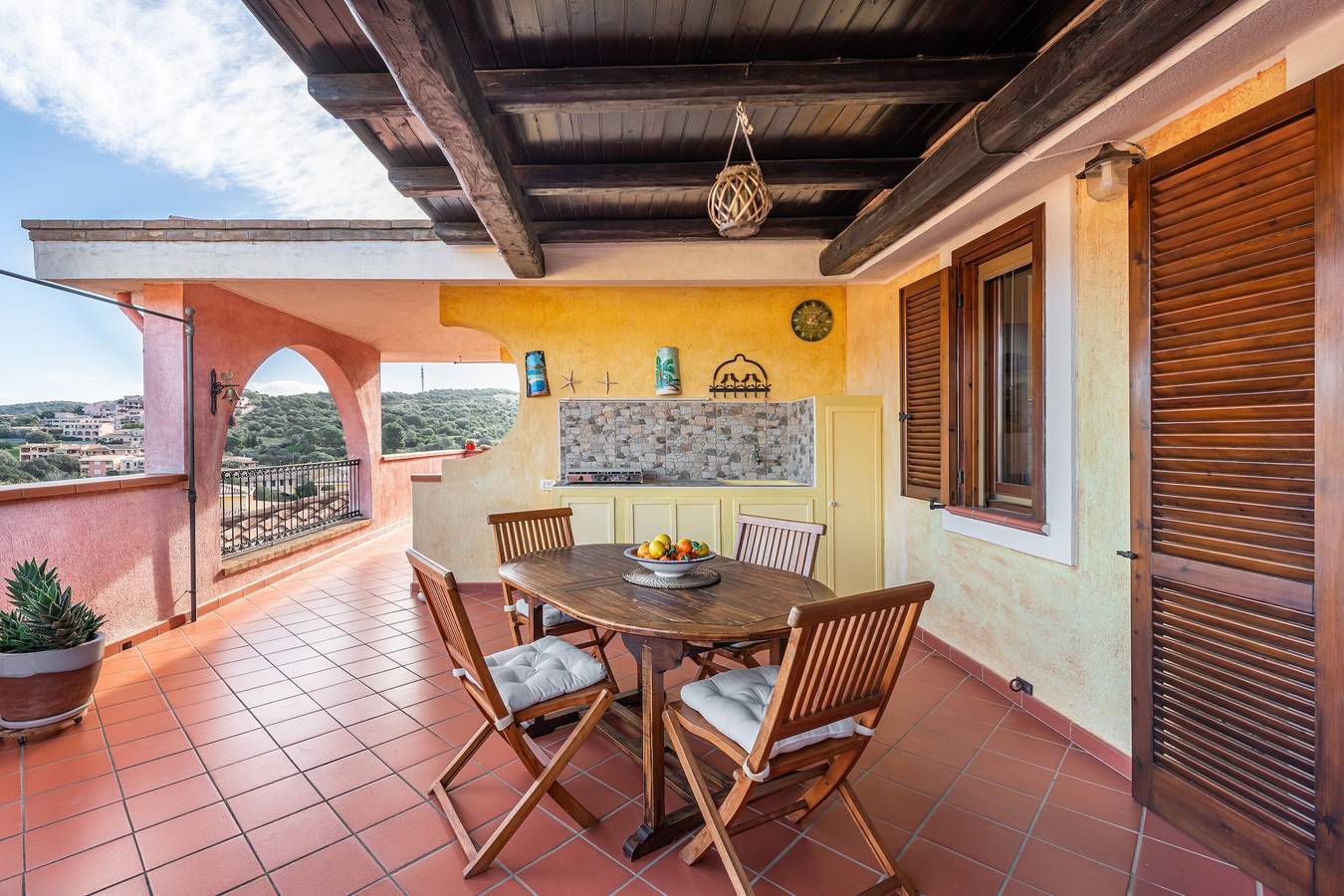 Casa vacanze 'Attico Il Mandorleto' con vista sulle montagne e aria condizionata in Crabonaxa/Villasimius, Villasimius