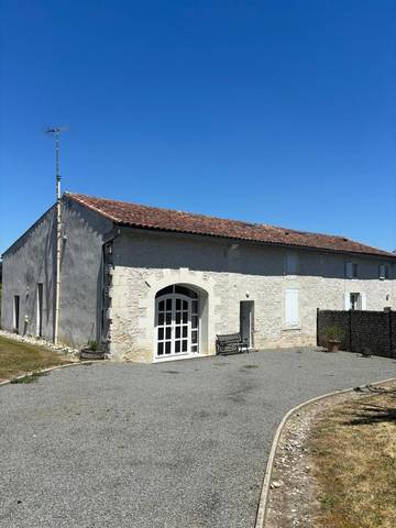Gîte pour 10 personnes, avec vue ainsi que jardin et bassin pour enfant à Saint-Fort-sur-Gironde