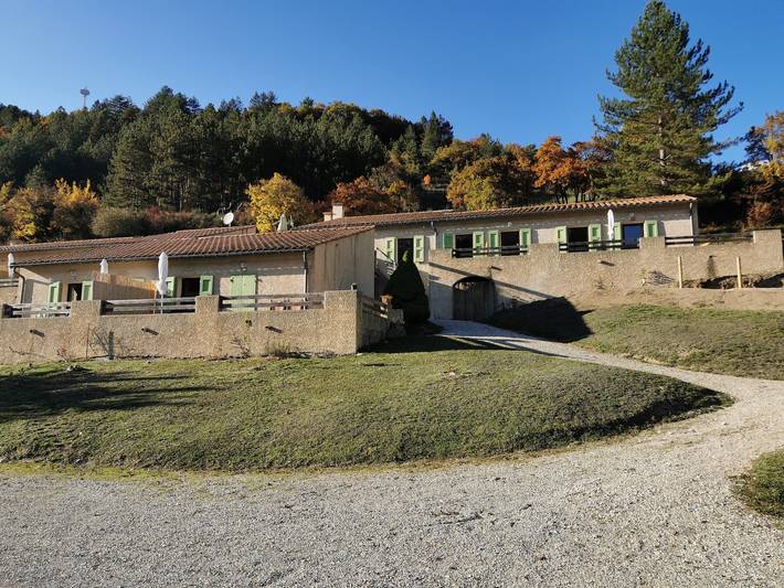 Casa vacanze "Gîtes Clos La Roche" con vista montagna in Saint-Nazaire-le-Désert, Die e dintorni