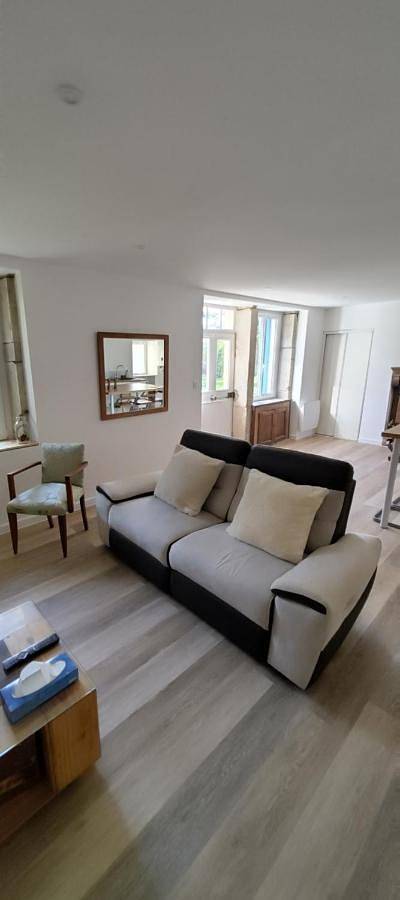 Location de vacances pour 4 personnes, avec terrasse et jardin dans Beire-le-Châtel - 4