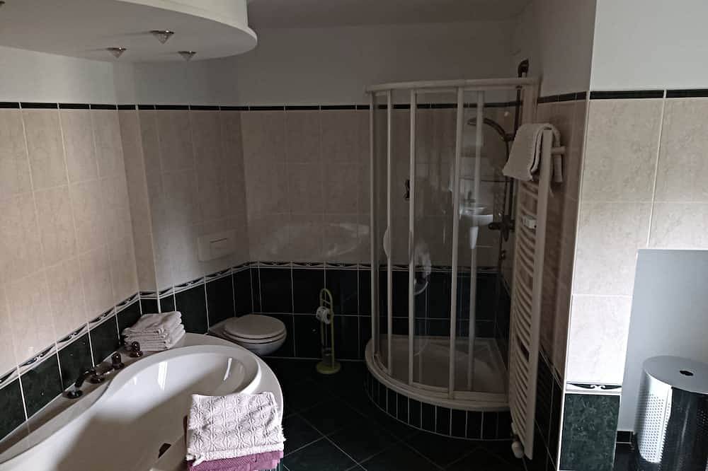 Ganze Wohnung, 105m² Dachgeschosswohnung in bester Lage in Schleiz, Thüringer Schiefergebirge