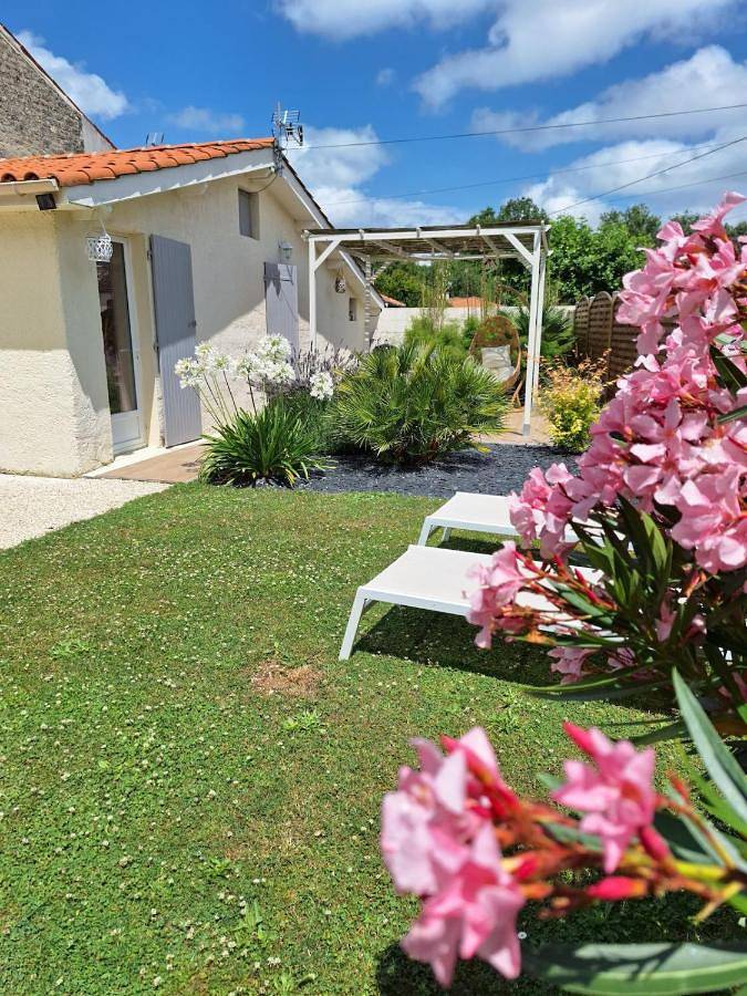 Location de vacances pour 4 personnes, avec jardin et terrasse à Authon-Ébéon