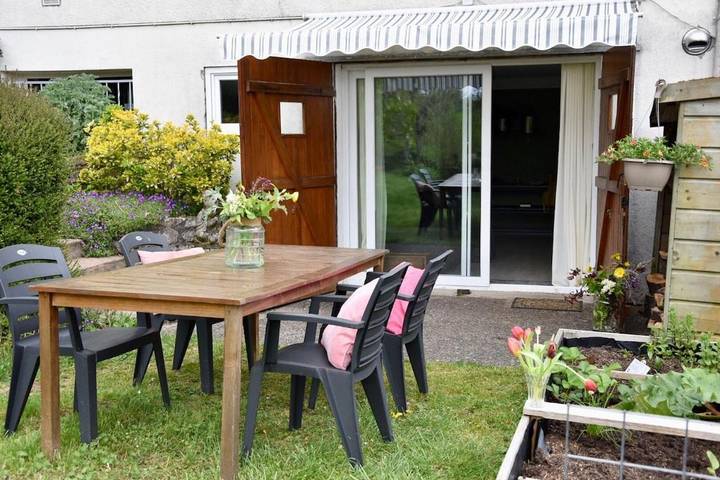 Gîte pour 4 personnes, avec Terrasse ainsi que Jardin et Vue à Montigny-en-Morvan