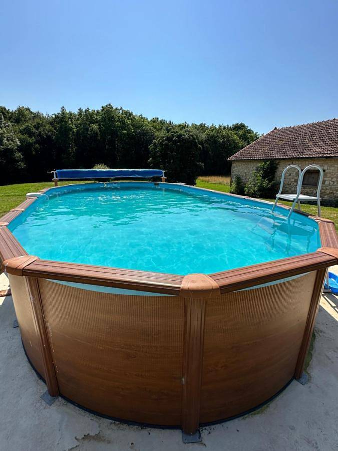 Location de vacances pour 11 personnes, avec vue ainsi que piscine et jardin, adapté aux familles à Puyréaux - 3