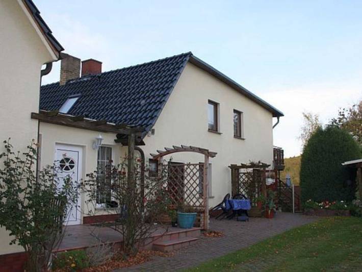 Ferienwohnung für 3 Personen, mit Balkon und Terrasse sowie Garten und Seeblick in Ralswiek