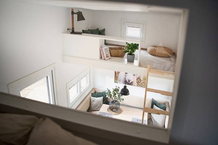 Holiday Home 'Tiny House Zeit Käpsele' with Private Terrace, Wi-Fi and Air Conditioning in Laichingen, Laichingen Region
