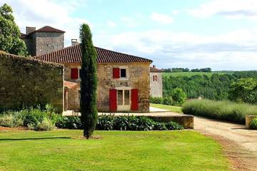 Location de vacances pour 14 personnes, avec jardin, animaux acceptés à Poudenas