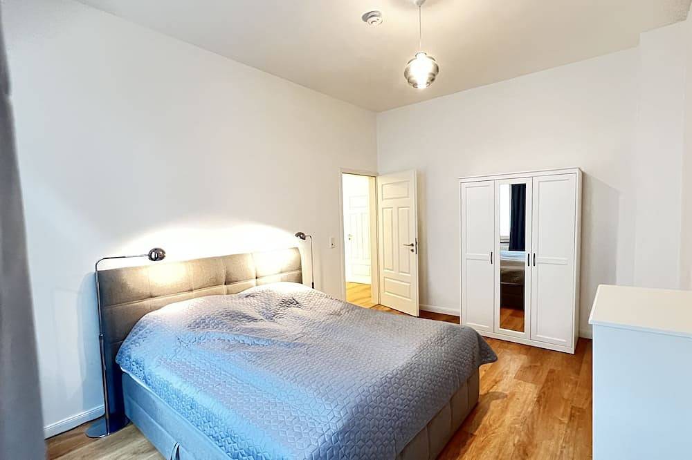 Ganze Wohnung, Modernes Apartment in Altbauvilla mit 3 Schlafzimmern und 2 Bädern im Zentrum in Oldenburg, Nordseeküste