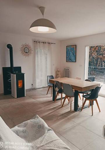 Gîte pour 6 personnes, avec piscine ainsi que vue et jardin à Le Puy-Sainte-Réparade
