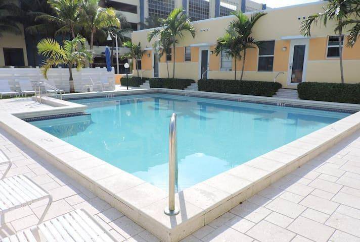 Apartamento para 2 personas, con balcón y piscina en Hollywood (Florida)