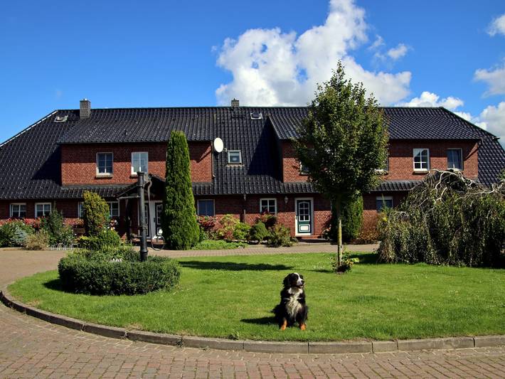 Ferienhaus für 4 Personen, mit Balkon und Balkon/Terrasse sowie Terrasse und Garten in West Rügen