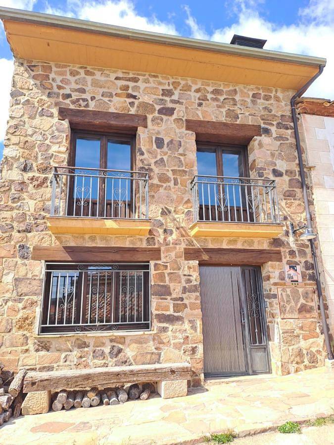 Casa de vacaciones para 6 personas, con balcón además de vistas y jardín en El Valle (Soria)