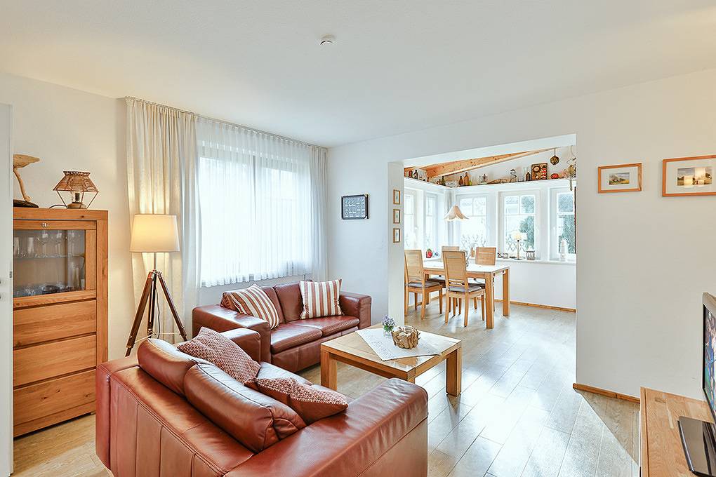 Haus unterm Reet (rechts in Prerow, Fischland - Darß - Zingst