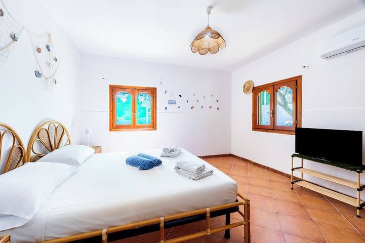 Villa Casty by the Sea with Private Pool in San Nicola l'Arena, Trabia