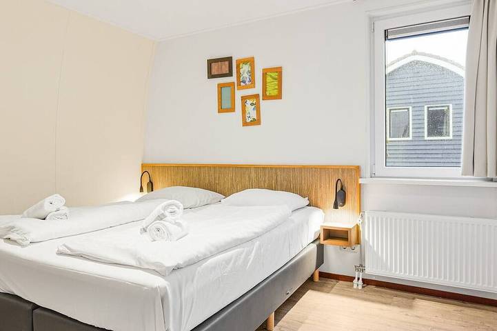 Luxury bungalow for 10 persons in Drenthe
