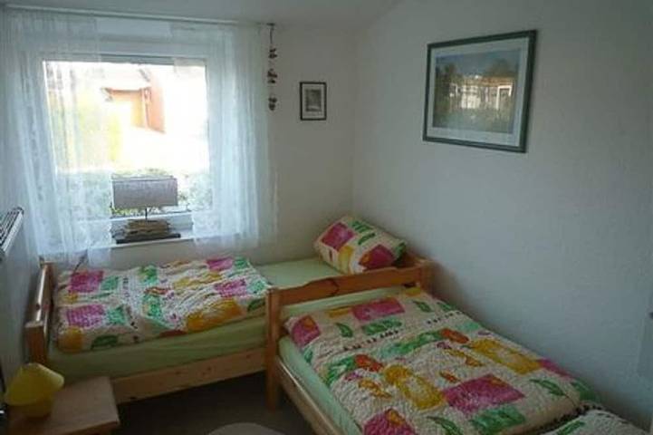 Ferienhaus für 4 Personen, mit Terrasse und Garten sowie Pool in Neuharlingersiel - 3