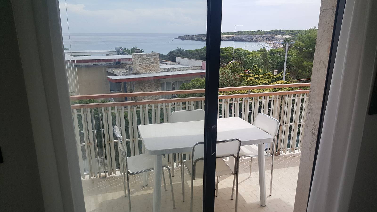 Appartamento intero, Bellissimo appartamento a Torre dell'Orso con vista mare, aria condizionata e balcone; parcheggio disponibile in Melendugno, Provincia di Lecce