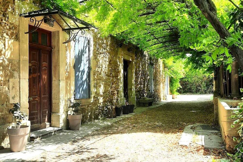 Charming 18th-century farmhouse in Althen-des-Paluds, Vaucluse