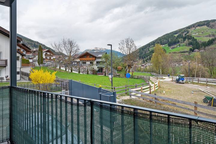 Entire apartment, Apartment 'Talferblick Burg' with Mountain View, Private Terrace and Wi-Fi in Sarnthein, Sarnvalley