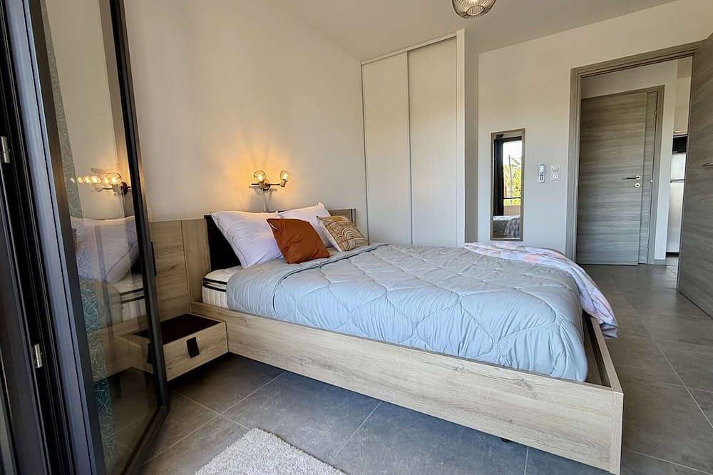 Appartamento intero, New apartment, Ac, parking - 2 guests in Folelli, Penta di Casinca