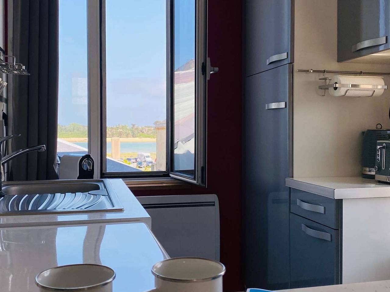 Studio entier, Studio Lumineux Proche Plage et Commerces – Tout Équipé, Parking Gratuit in Trégastel, Côte de Granit Rose