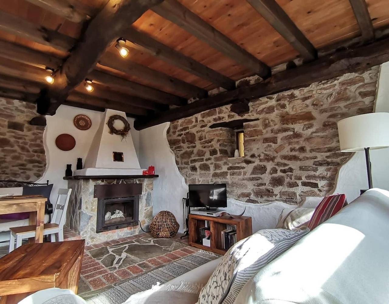 Landhuis 'Nela' met uitzicht op de bergen, privéterras en Wifi, foto 15