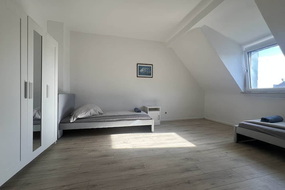 Central 4-Room Apartment Near Central Offenbach in Offenbach-sur-le-Main, Offenbach