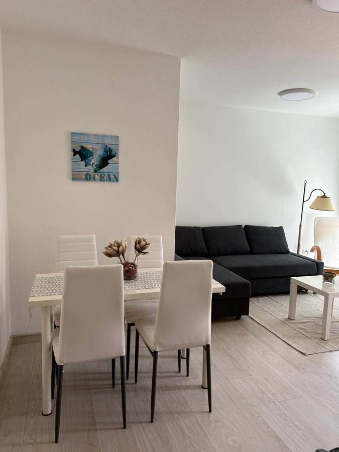 Gîte pour 2 personnes, avec Balcon ainsi que Terrasse et Jardin dans Navia
