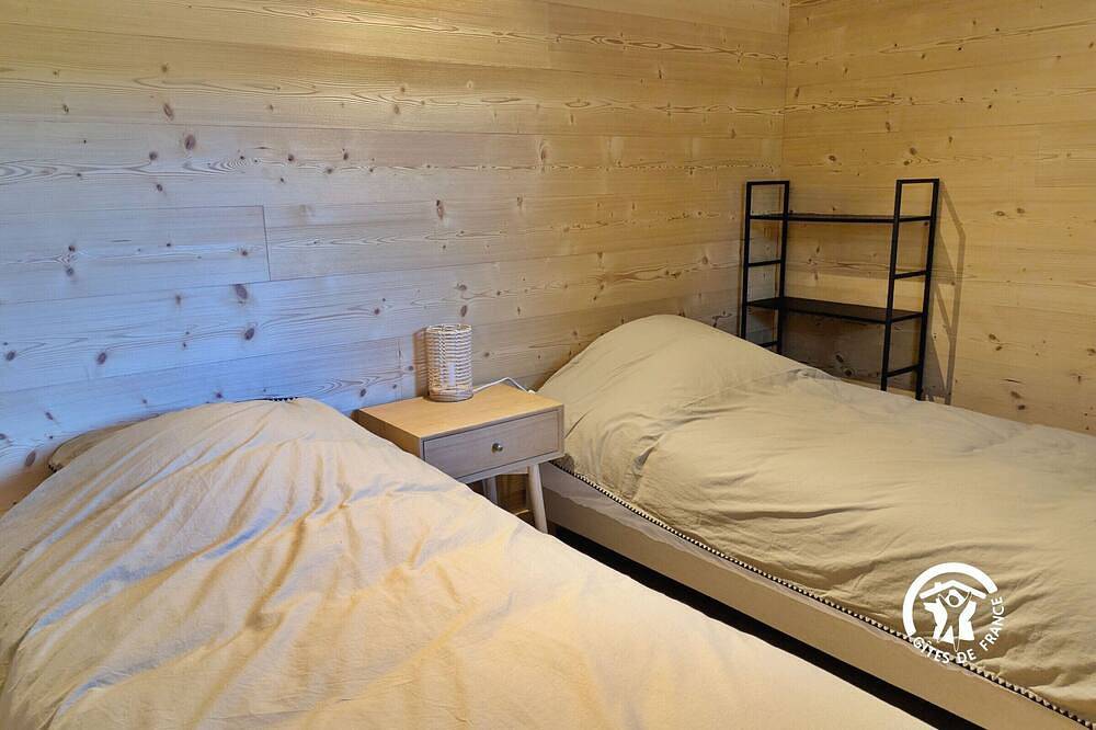 Chalet paisible au Camping de Coupeau pour 4 personnes in Saint-Berthevin, Mayenne