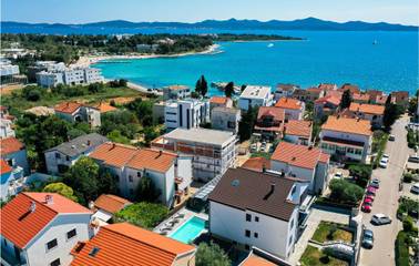 Ferienwohnung für 4 Personen, mit Pool und Terrasse in Zadar (Kommun)