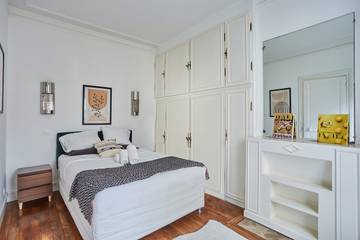 Vacation Rental for 4 Guests in Eiffel Tower, Paris, Picture 3