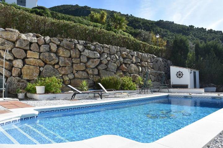 Casa rural para 9 personas, con vistas y piscina además de jardín y vistas al lago en Alcaucín - 2