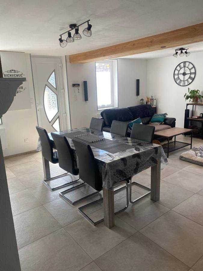 Gîte pour 2 personnes, avec vue et jardin à Treteau