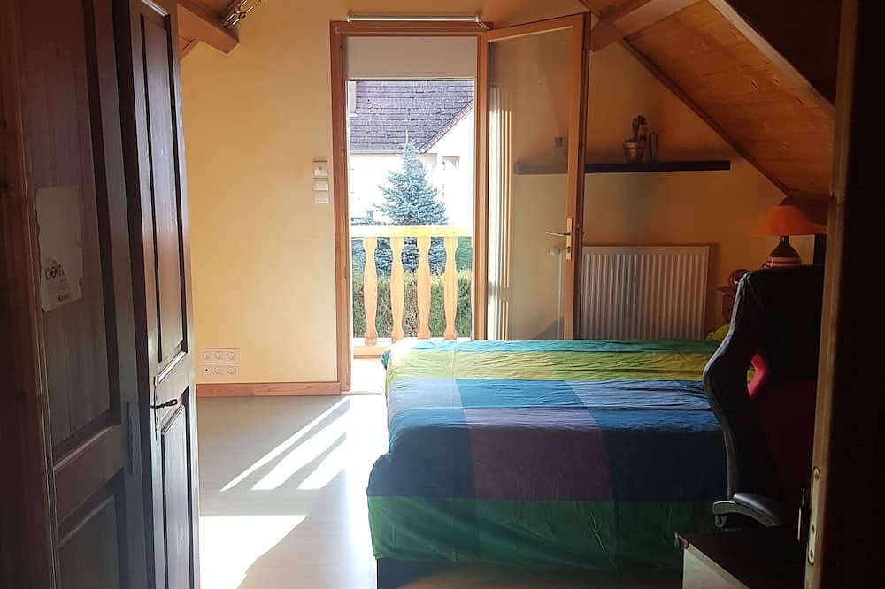 Gîte 3 épis au calme 8 personnes avec piscine privative in Saint-Lothain, Jura