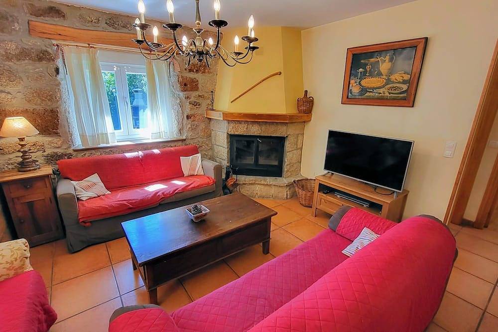 Rural complex of 3 houses for 19 beds in Cobreros, Zamora Provinz