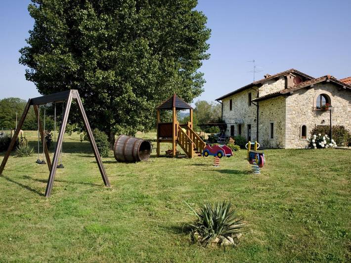 Location de vacances pour 10 personnes, avec jardin ainsi que piscine et terrasse, animaux acceptés à Poppi - 4