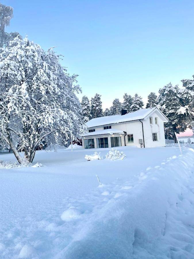 Villa för 7 Personer, med Balkong samt Terass och Trädgård och Bastu i Luleå