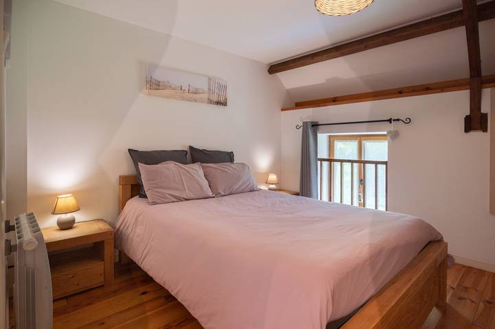 Cottage 'Domaine De Lestroué - Île D'arz' with Shared Pool, Private Terrace and Wi-Fi in La Vraie-Croix, Vannes region