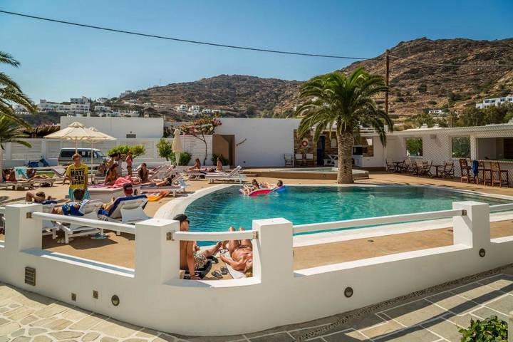 Hôtel pour 3 personnes, avec vue et jardin ainsi que piscine et bassin pour enfant