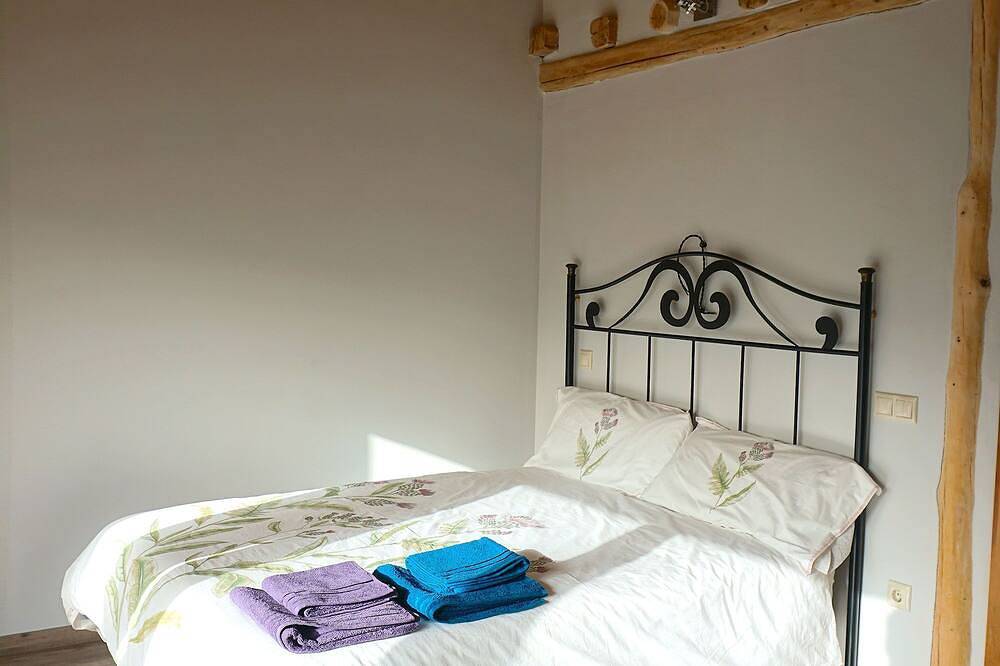 Ideal for families and friends surrounded by mountainous and rugged landscapes in Palancares, Tamajón