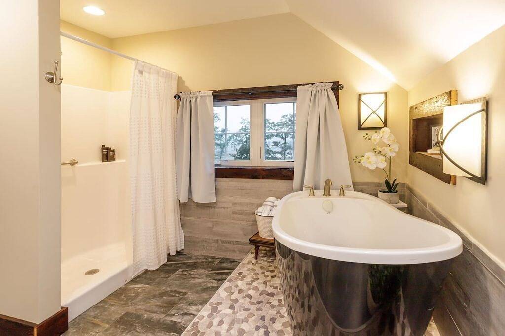 Amish Farm Retreat - Daily Pastries, Sunset Views & Cozy Private Suite in Lebanon County