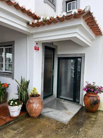 Cottage pour 2 personnes, avec piscine et terrasse ainsi que jardin et vue, animaux acceptés dans Oliveira de Azeméis