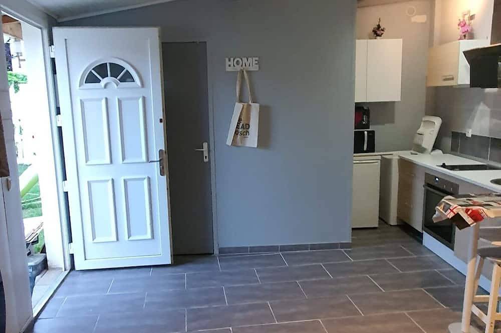 Apartamento entero, Furnished studio 10 minutes from Parc Astérix by car. in Puiseux-en-France, Valle del Oise