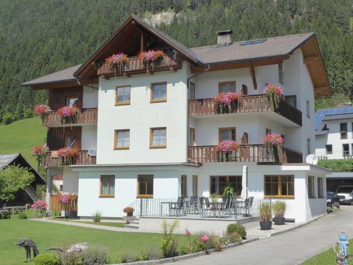 BnB für 2 Personen, mit Seeblick und Ausblick sowie Garten am Weissensee