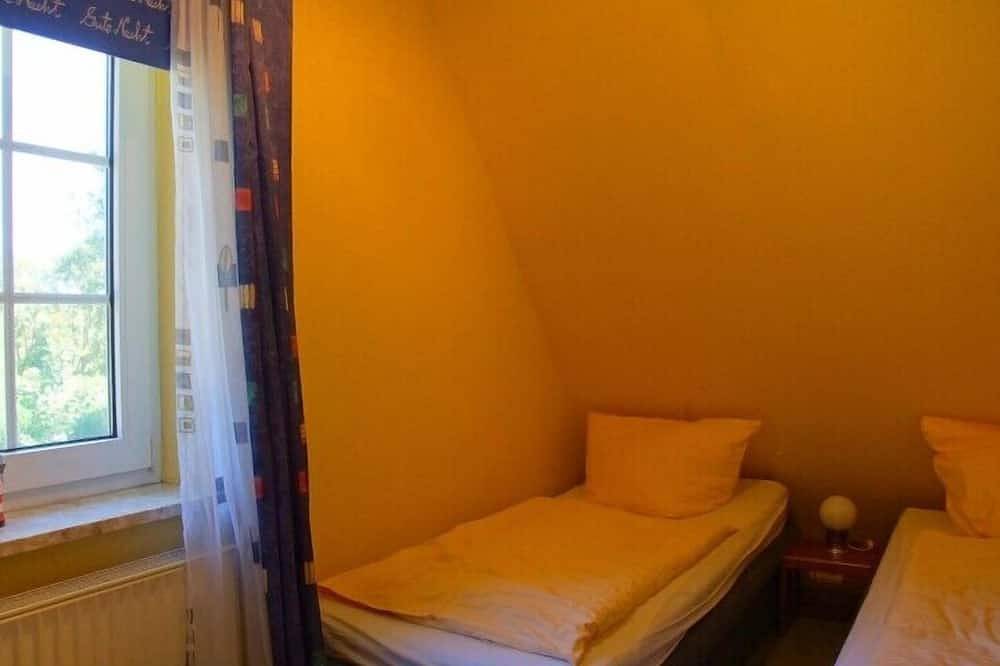 4 Personen Fachwerkferienhaus mit Kamin und Badewanne in erster Reihe zum Deich in Otterndorf in Otterndorf, Cuxland