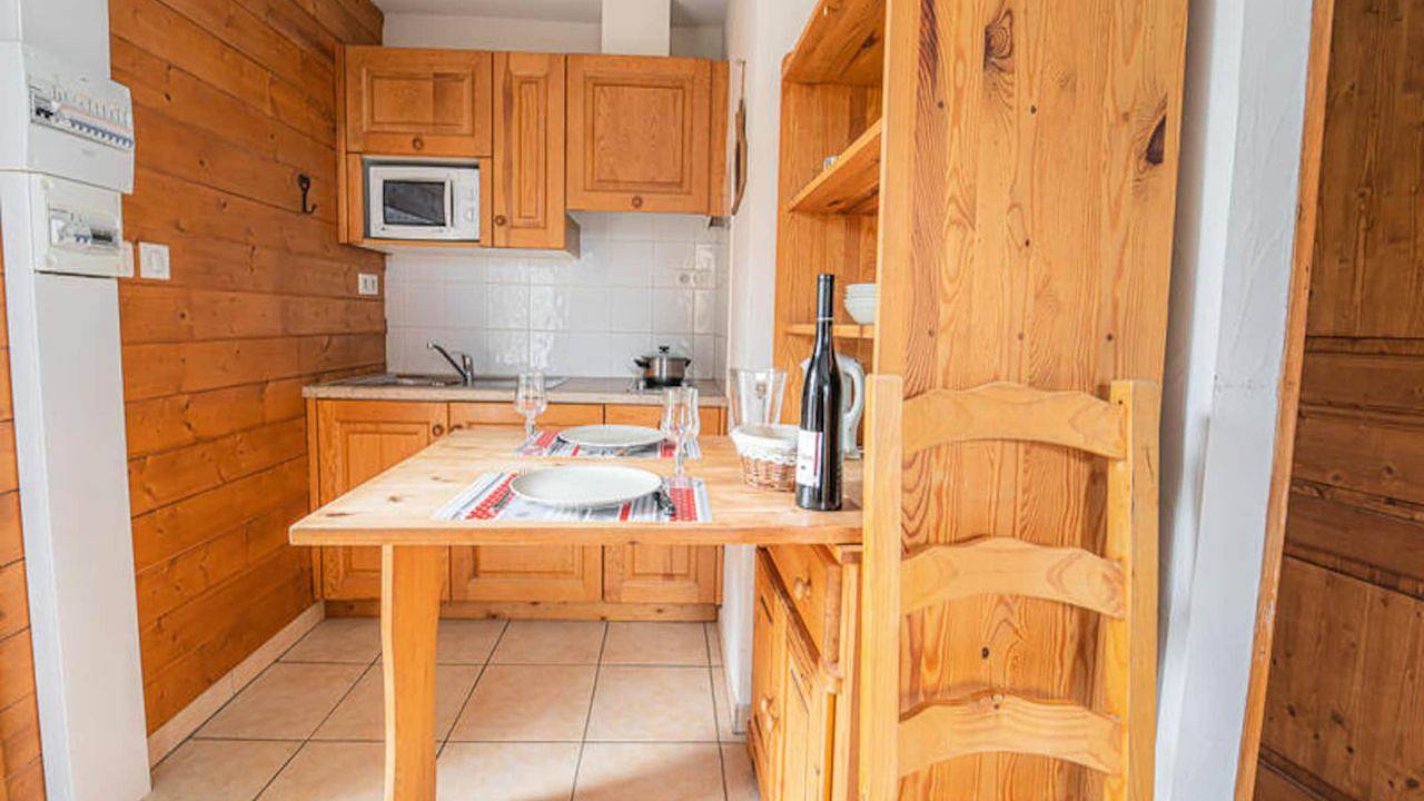 Apartamento vacacional entero, Acogedor apartamento con terraza, TV y secadora in Peyre-en-Aubrac, Región de Mende