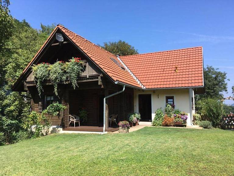 Schmuckes Geräumiges Haus mit Garten in Graz für bis zu 8 Gäste Ideal für Familien und Gruppen in Graz, Steirerland
